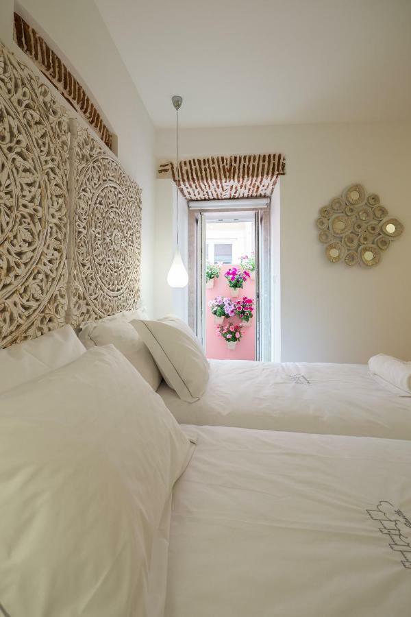 Sunshine House - Exclusive Apartment - Home By The Castle リスボン エクステリア 写真