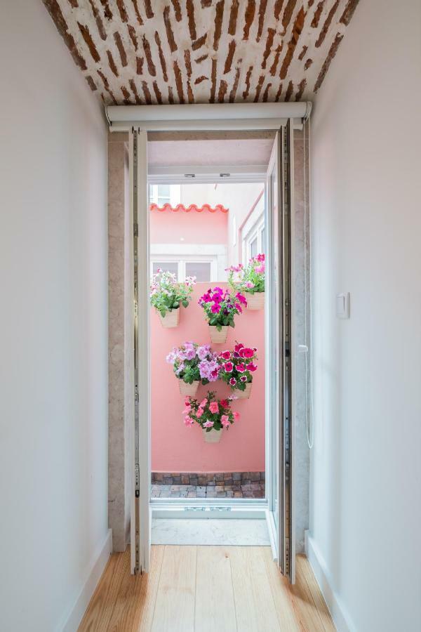 Sunshine House - Exclusive Apartment - Home By The Castle リスボン エクステリア 写真